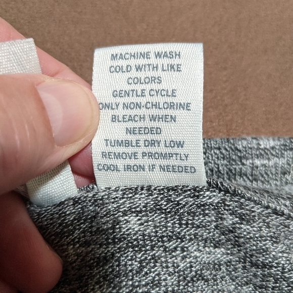 Mudd Women's Short Sleeve Heather Gray Knit Top w/Slit Size Small - Picture 5 of 5